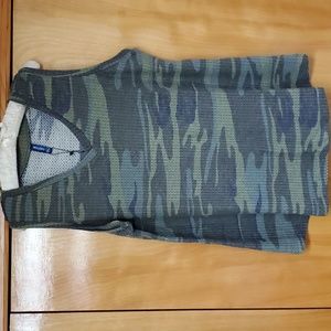 *NWT LAST ONE!!!  Camouflage henley waffle knit tank sleeveless top XL